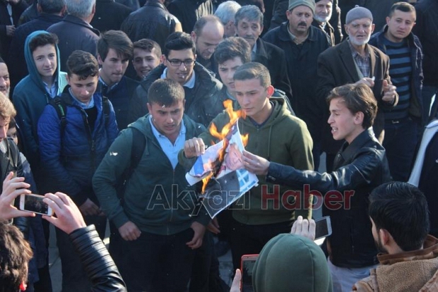 ABD’NİN KUDÜS KARARI AKYAZI’DA PROTESTO EDİLDİ