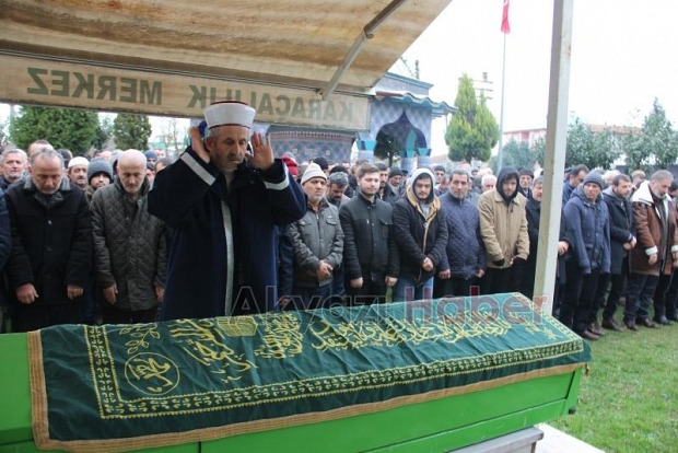 Abdurrahman amca dualarla defnedildi