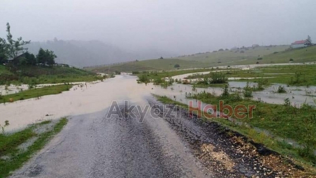 Acelle Yaylasına Yağış vurdu yol kapandı
