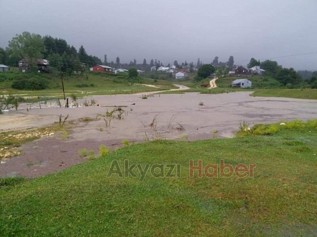 Acelle Yaylasına Yağış vurdu yol kapandı