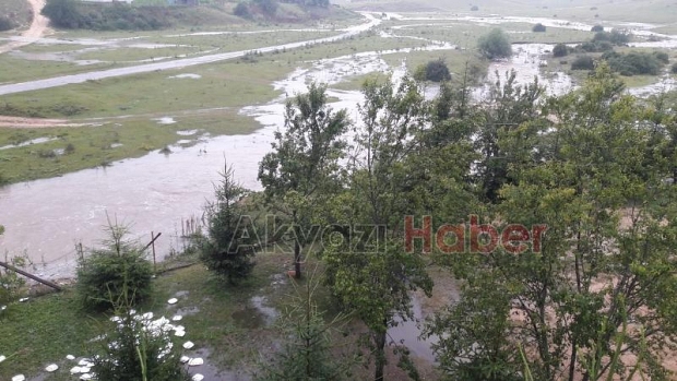 Acelle Yaylasına Yağış vurdu yol kapandı