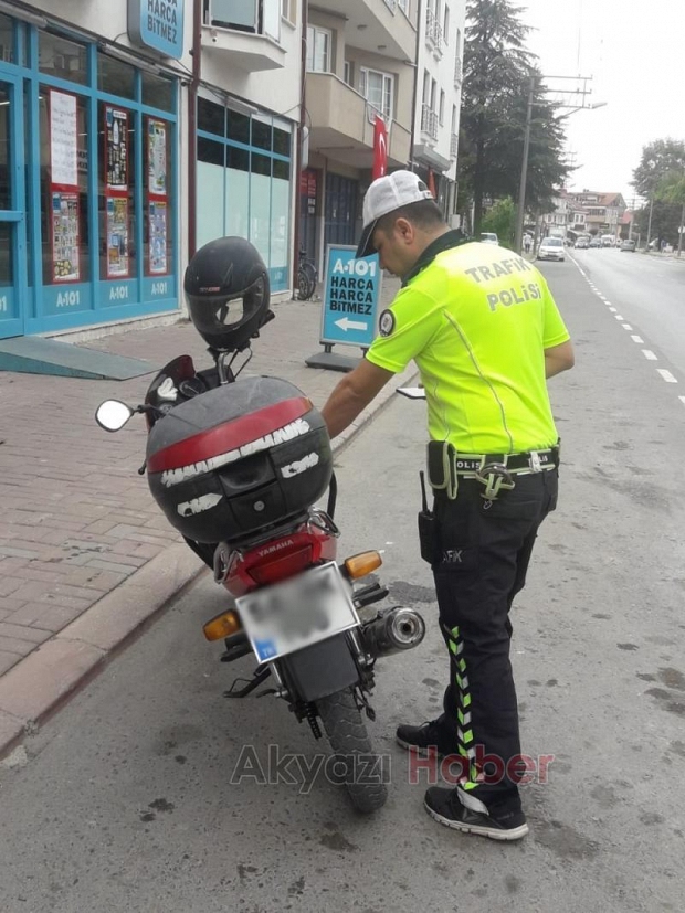 Ada caddesinde Motosiklet Kazası