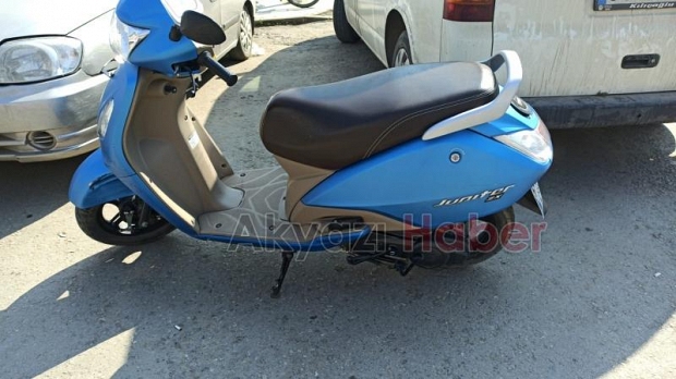 Ada Caddesinde Otomobil Motosiklete çarptı