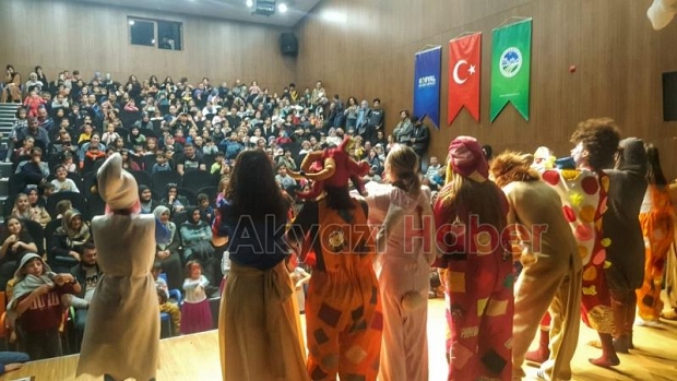 Afacan Maymun adlı çocuk oyununa yoğun katılım 