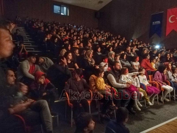 Afacan Maymun adlı çocuk oyununa yoğun katılım 