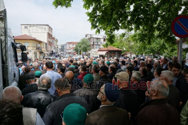 AFRiNE iNSANi YARDIM KONVOYU GÖNDERiLDi