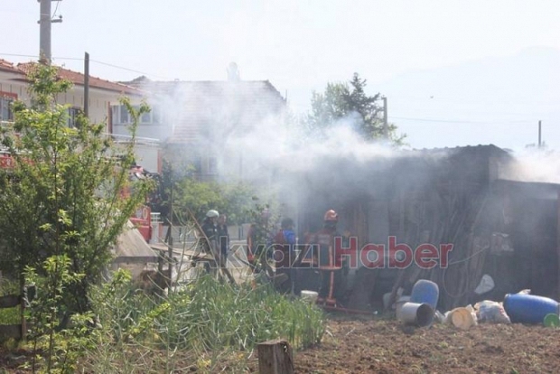 Ahır Yangını Korkuttu