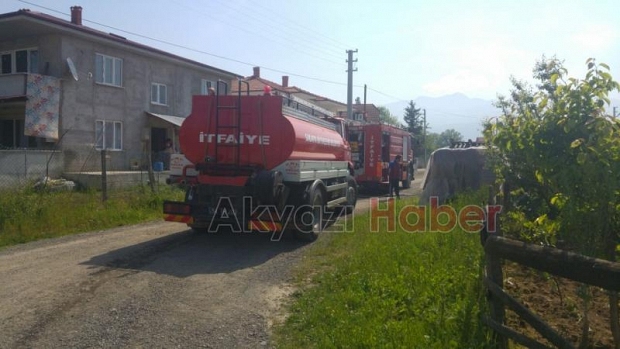 Ahır Yangını Korkuttu