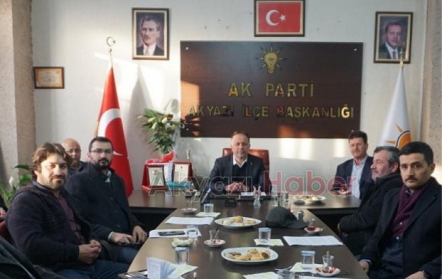Ak Parti Akyazı İlçe Başkanı Basın Toplantısı Düzenledi