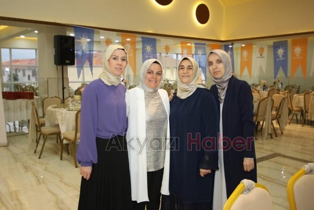Ak Parti Akyazı İlçe Teşkilatı iftarda bir araya geldi