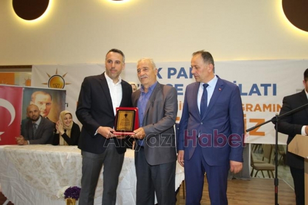 Ak Parti Akyazı İlçe Teşkilatı iftarda bir araya geldi