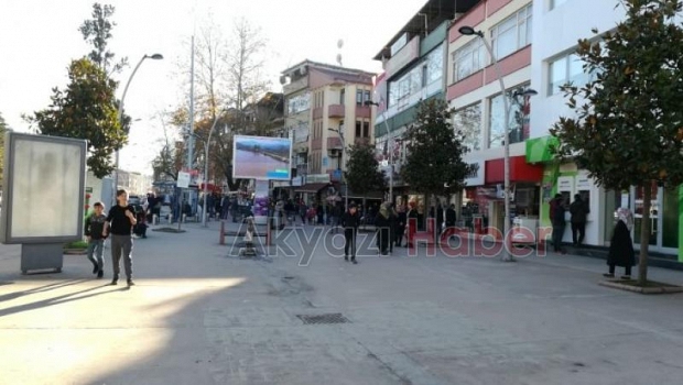 AK Parti Genel Merkezi Akyazı'da Anket Çalışması Yaptı