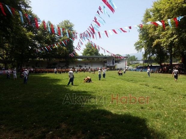 Akbalık Yağlı Güreşleri başladı 