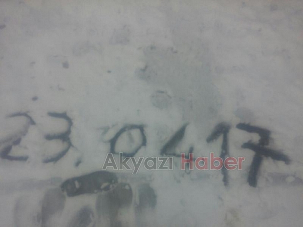 Akyazı 23 Nisana Karla Uyandı