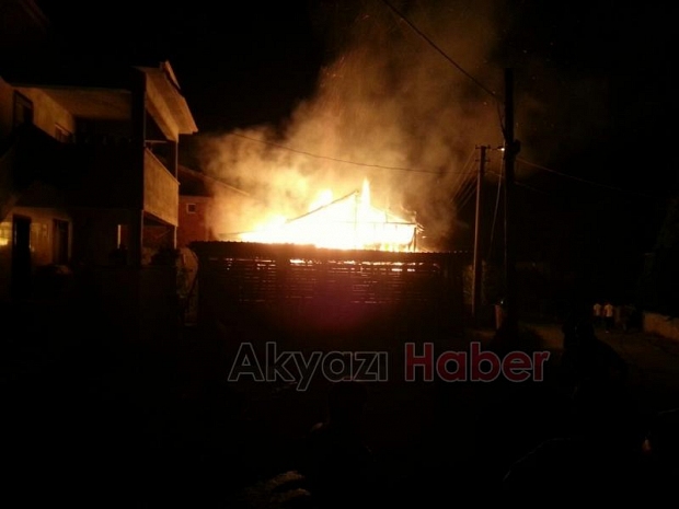 Akyazı Altındere Mahallesinde Yangın