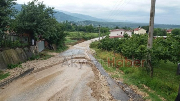 AKYAZI BELEDİYESİ EKİPLERİ ARTAN YAĞIŞLARDA TEYAKKUZDA