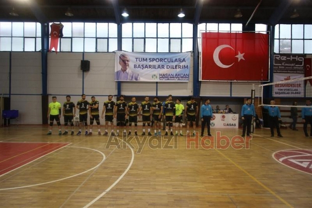 AKYAZI BELEDİYESİ VOLEYBOL TAKIMINDAN RAHAT GALİBİYET