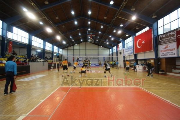 AKYAZI BELEDİYESİ VOLEYBOL TAKIMINDAN RAHAT GALİBİYET