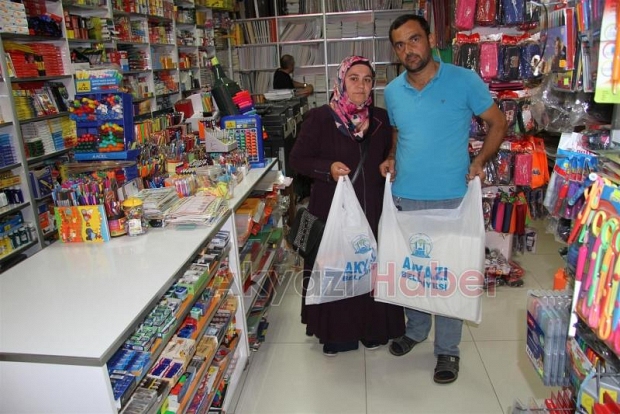 Akyazı Belediyesinden 500 Öğrenciye Kırtasiye Yardımı