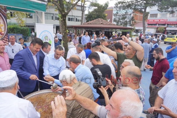 Akyazı Belediyesinden Aşure Gününe yoğun katılım