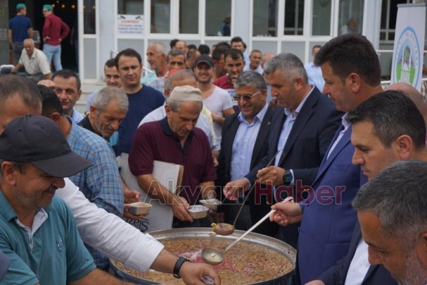 Akyazı Belediyesinden Aşure Gününe yoğun katılım