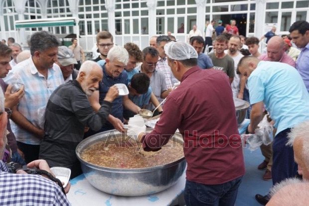 Akyazı Belediyesinden Aşure Gününe yoğun katılım