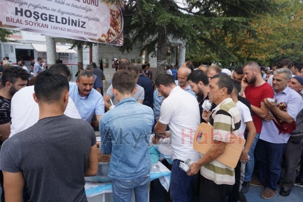 Akyazı Belediyesinden Aşure Gününe yoğun katılım