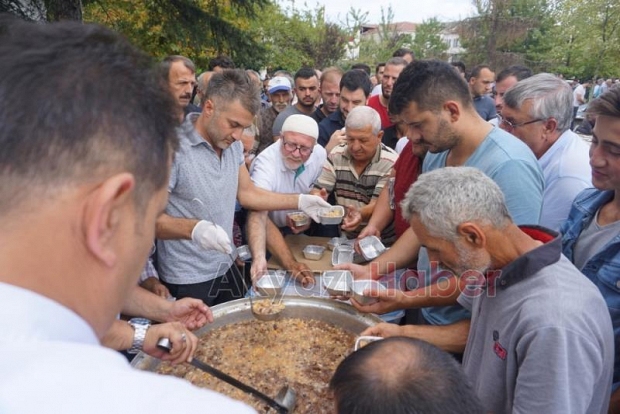 Akyazı Belediyesinden Aşure Gününe yoğun katılım
