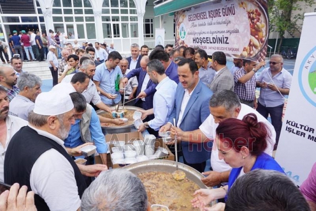 Akyazı Belediyesinden Aşure Gününe yoğun katılım