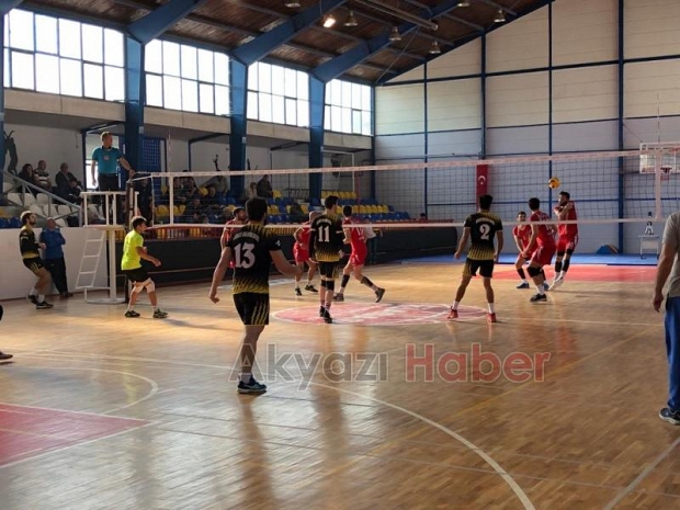 Akyazı Belediyespor Voleybol takımı Fırsat tepti