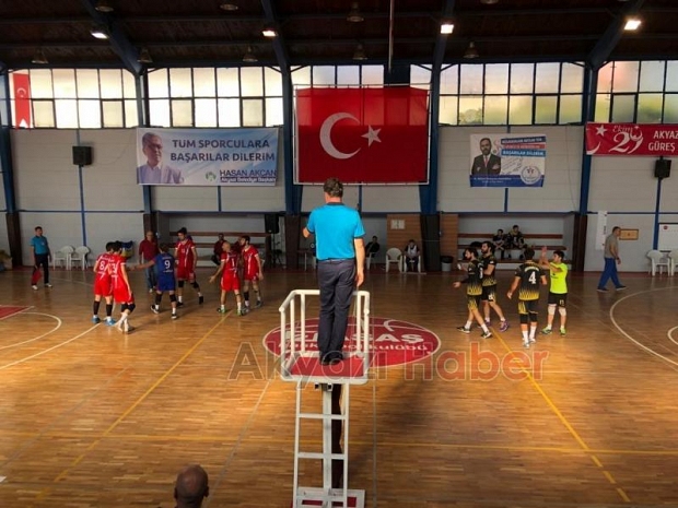Akyazı Belediyespor Voleybol takımı Fırsat tepti