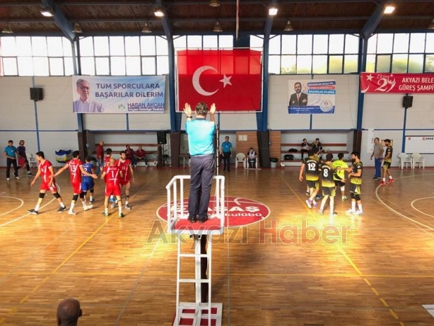 Akyazı Belediyespor Voleybol takımı Fırsat tepti