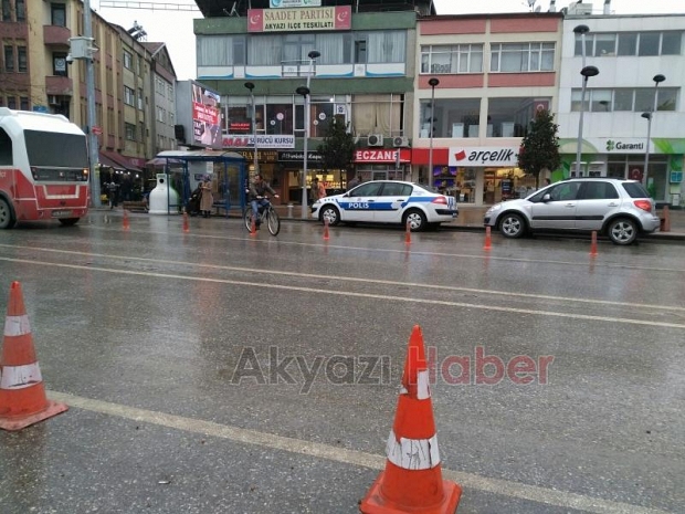 Akyazı Çarşı İçinde Şüpheli Paket Alarmı