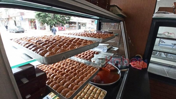 Akyazı'da Arefe günü boş caddeler böyle görüntülendi