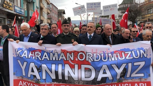 Akyazı'da Binler Mehmetçik İçin Yürüdü