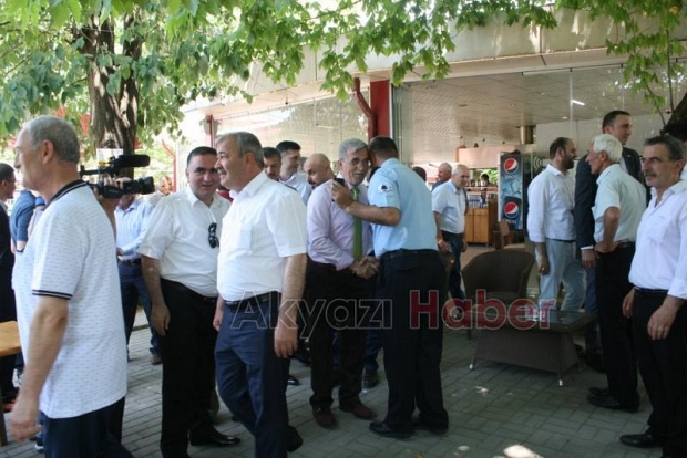 AKYAZI'DA PROTOKOL BAYRAMLAŞTI