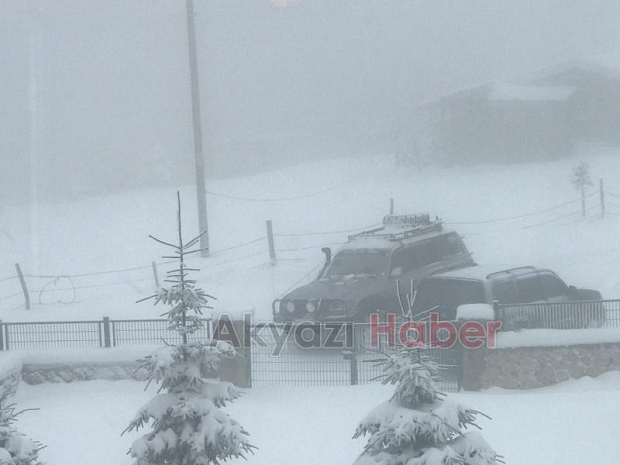 AKYAZI'DA YÜKSEK KESİMLER KARLA KAPLANDI