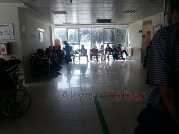 Akyazı Devlet Hastanesi Doldu Taştı