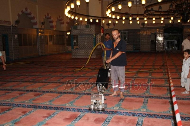Akyazı Gazi Süleymanpaşa Camii İç Dış Temizlendi