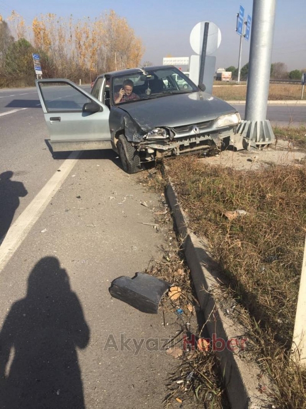Akyazı Gişeleri Kavşağında Kaza