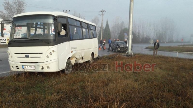 Akyazı Gişeleri Kavşağında Kaza 4 Yaralı