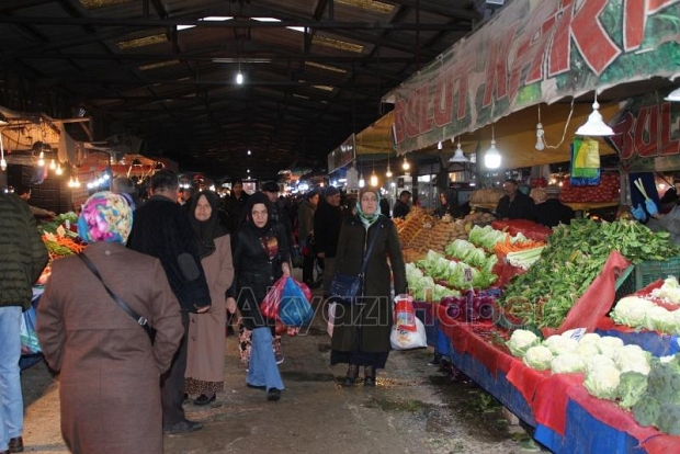 Akyazı Haber Pazarın Nabzını Tuttu
