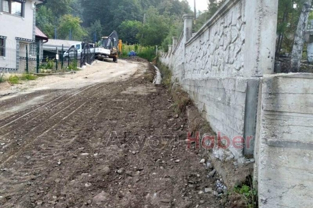 AKYAZI İLÇE GENELİNDE YAĞMUR SUYU HATTI ÇALIŞMALARI