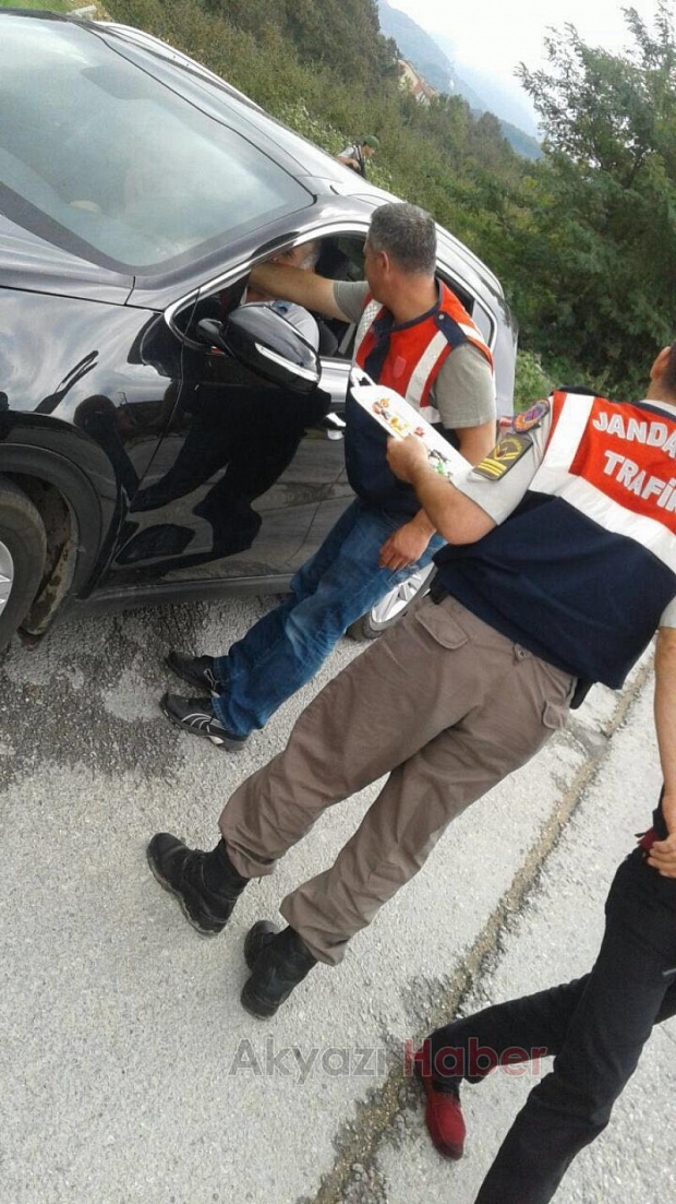 Akyazı İlçe Jandarma Ekiplerinden Şeker İkramı