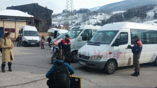 Akyazı İlçe Jandarma Öğrenci Servislerini Denetledi