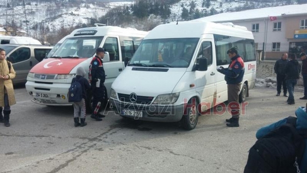 Akyazı İlçe Jandarma Öğrenci Servislerini Denetledi