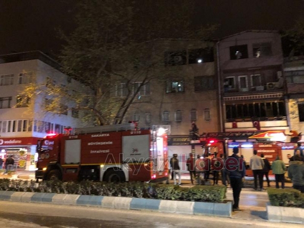 Akyazı ilçe Merkezinde Yangın 