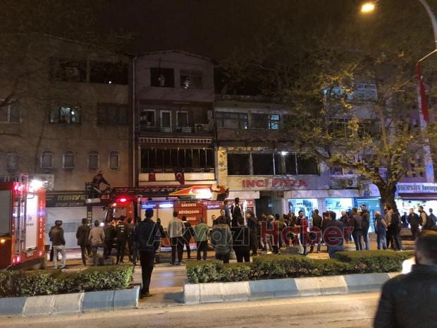 Akyazı ilçe Merkezinde Yangın 