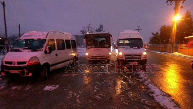 Akyazı Jandarma Ekipleri Servis Araçlarını Denetledi