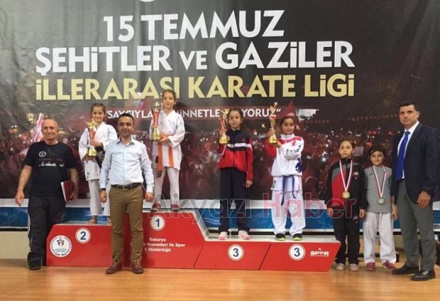  Akyazı Karateciler Madalyaya Doymuyor